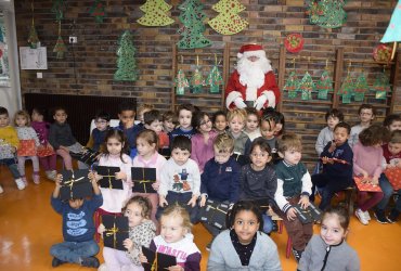 PÈRE NOËL DANS LES ÉCOLES ET CENTRES DE LOISIRS